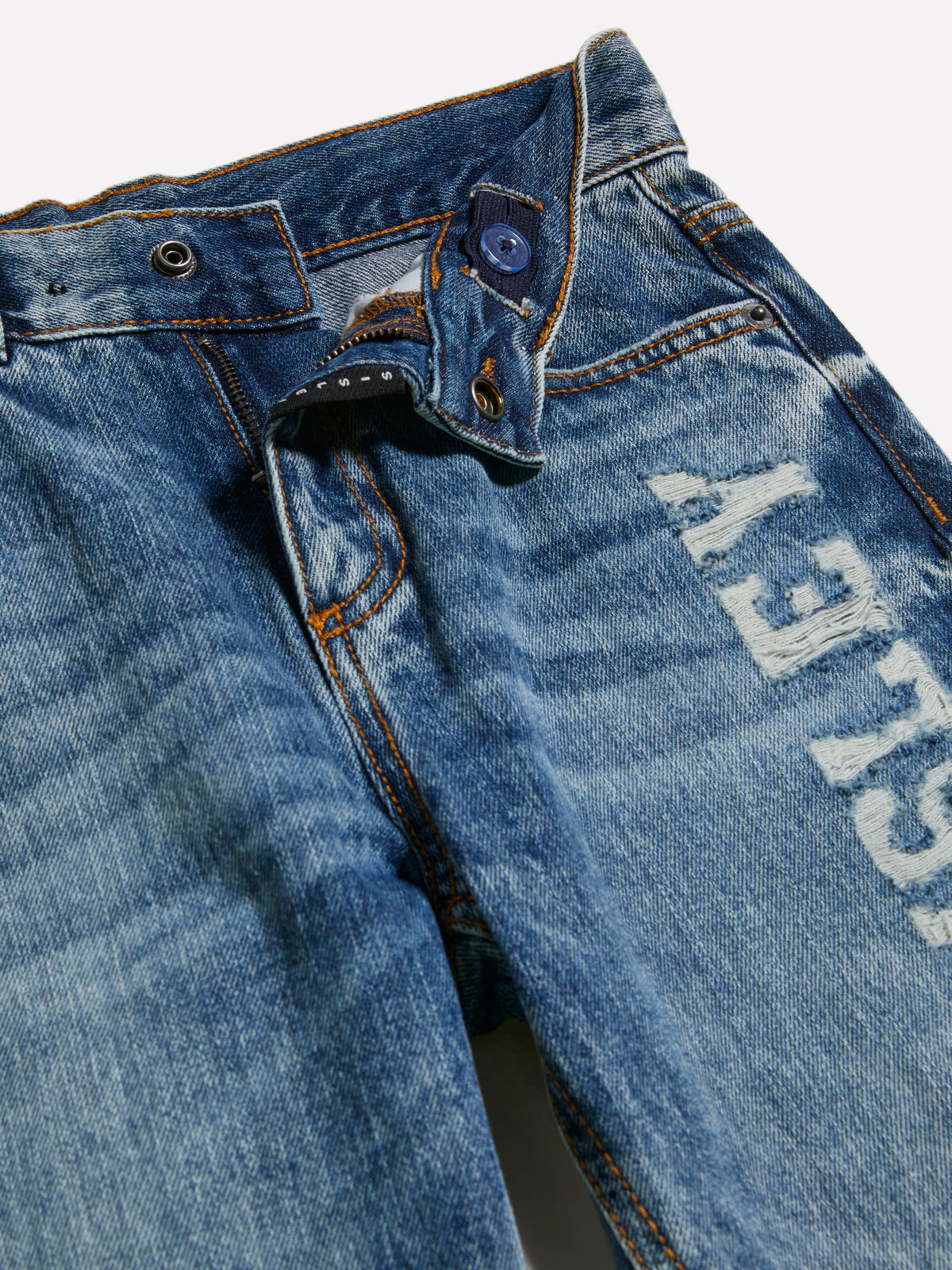 Jeans con logo
