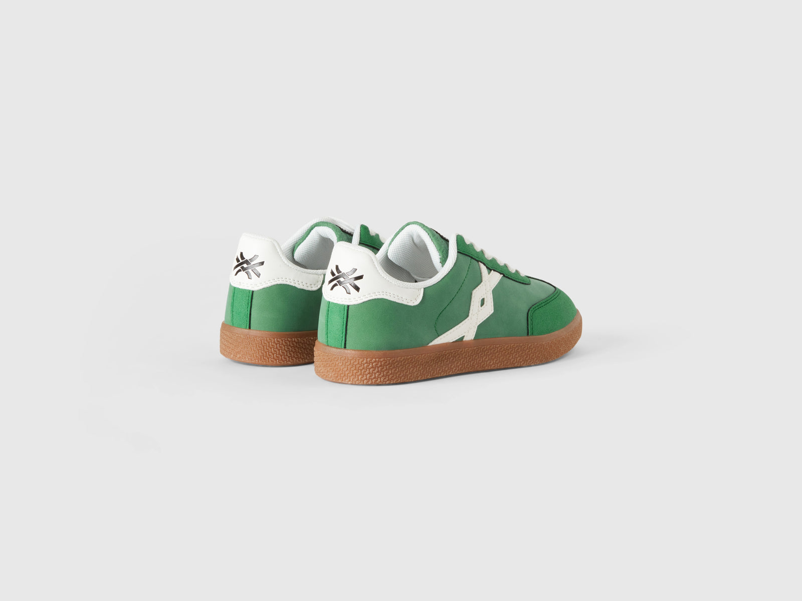 Sneakers in tessuto spalmato da bambino verde 2 | Benetton Outlet