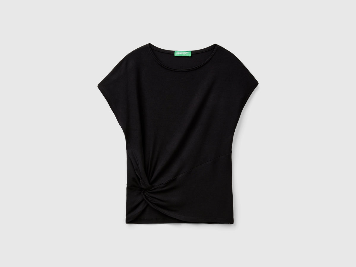 T-shirt fluida con nodo