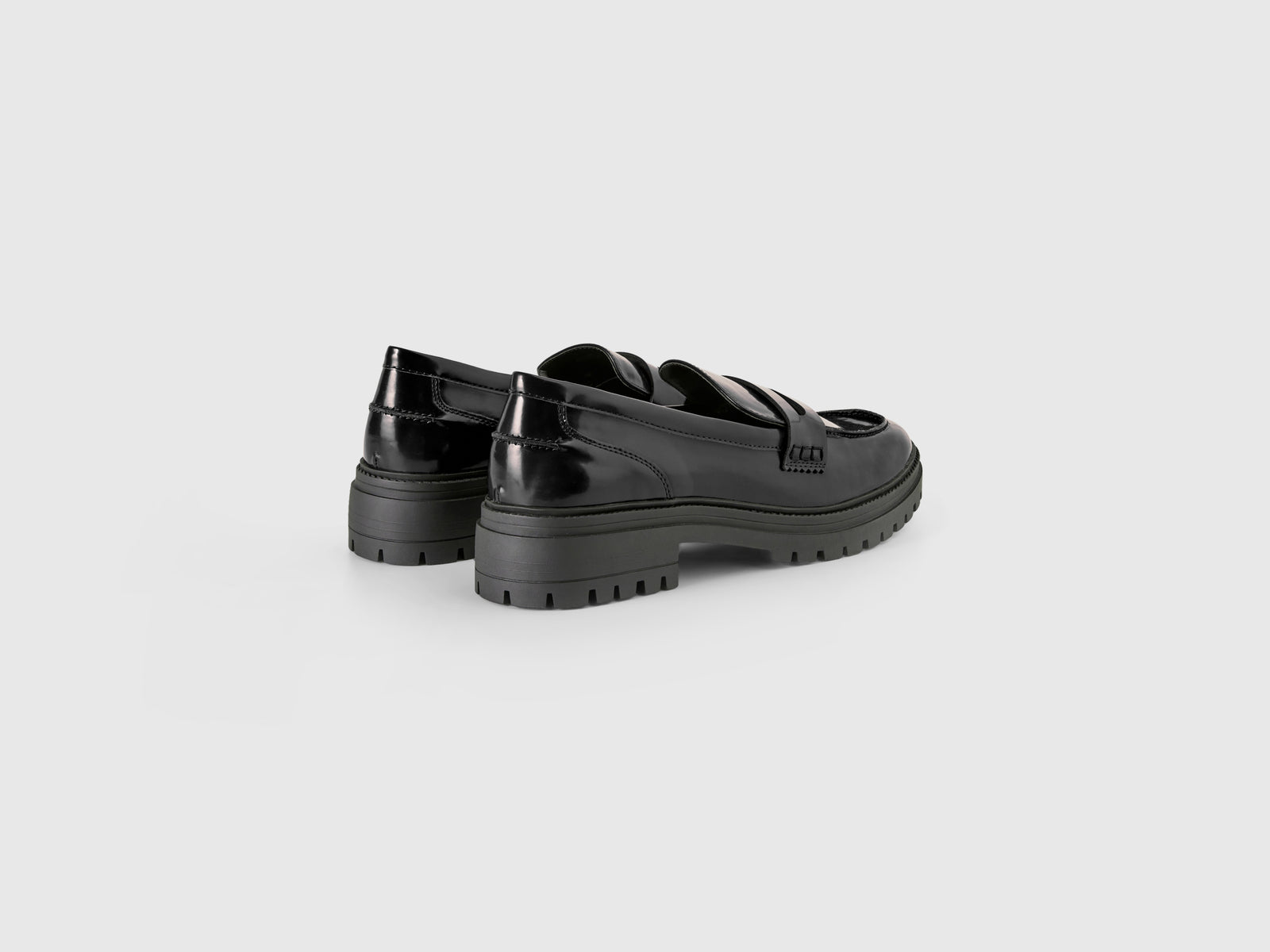 Mocassini in tessuto spalmato lucido da donna nero 2 | Benetton Outlet