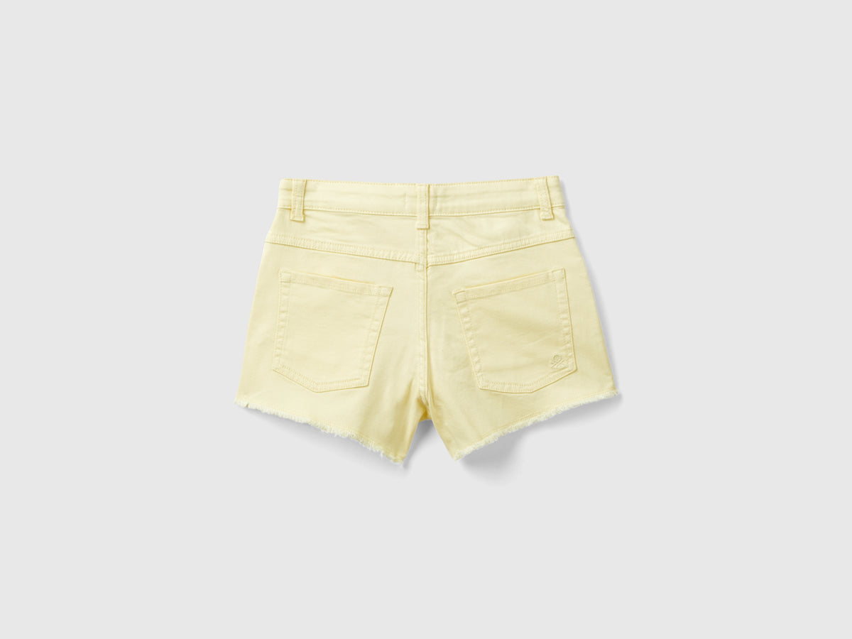 Shorts sfrangiati in cotone stretch
