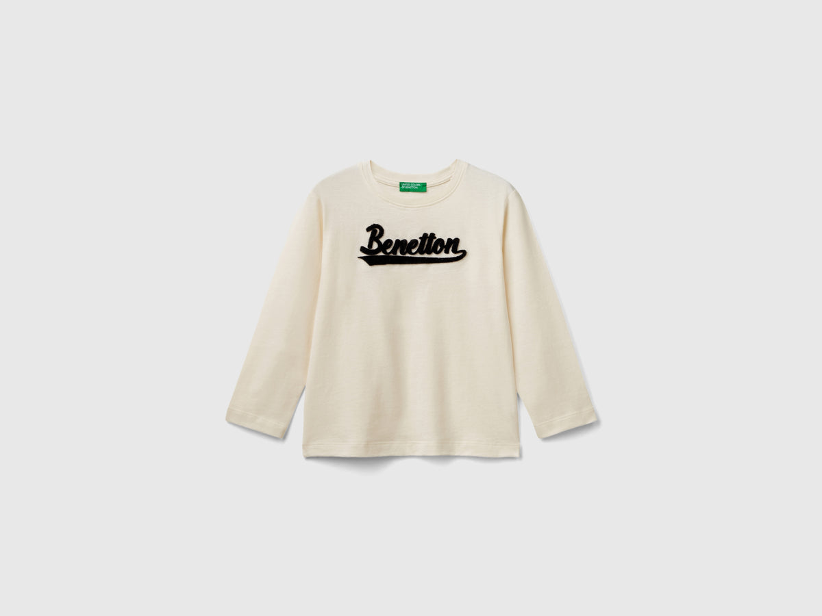 T-shirt con ricamo logo in cotone bio