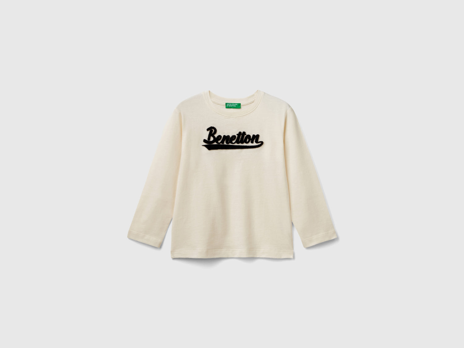 T-shirt con ricamo logo in cotone bio da bimbo bianco panna | Benetton Outlet