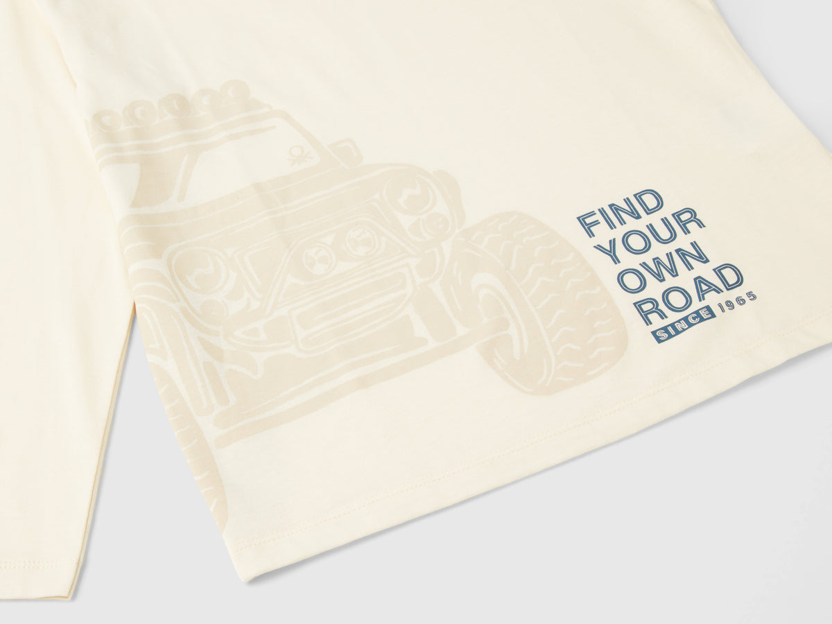 T-shirt in caldo cotone con stampa davanti e dietro