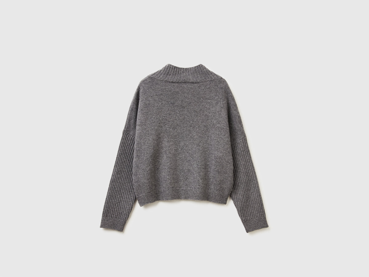 Maglione boxy fit con scollo a V