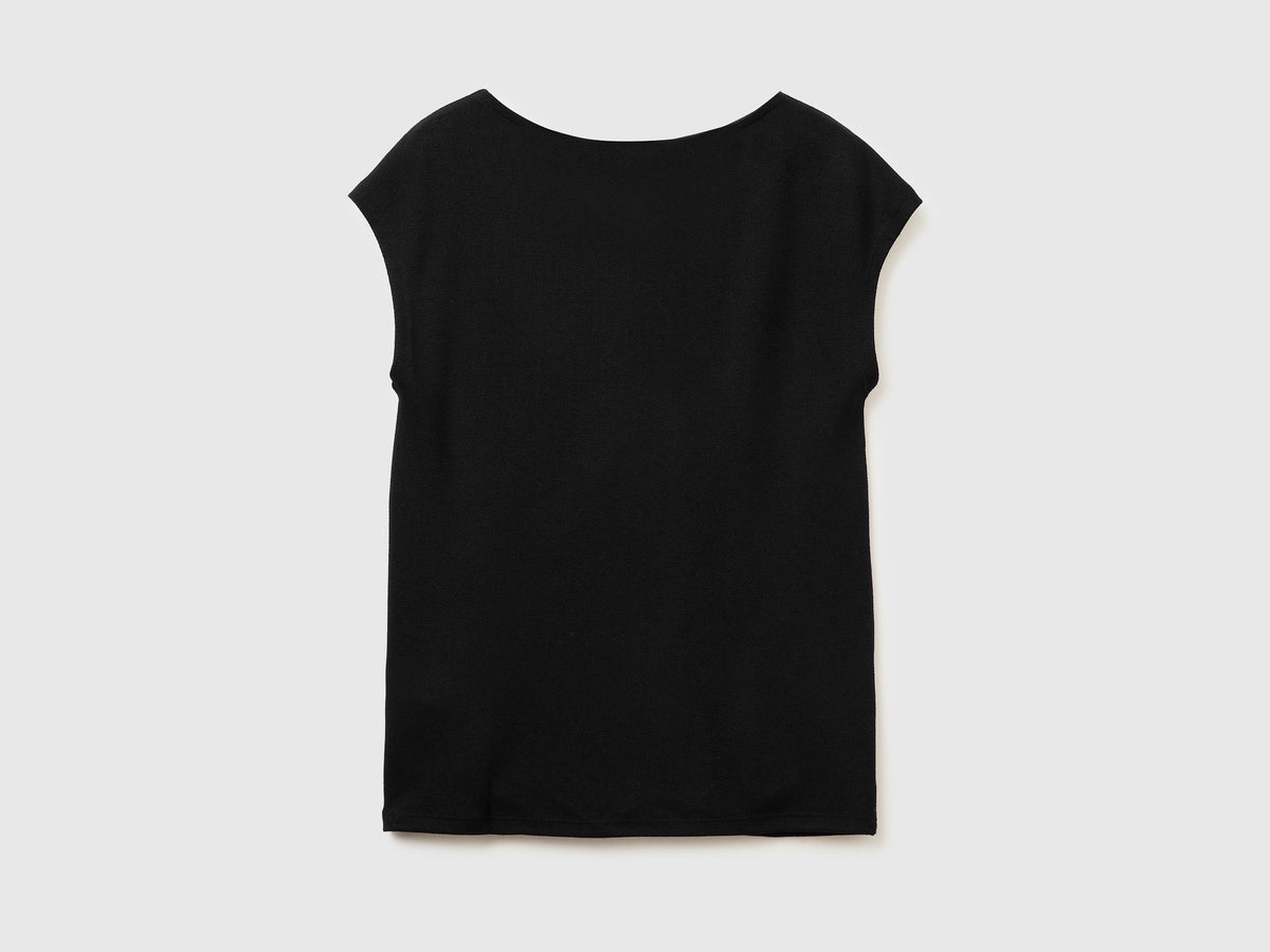 T-shirt smanicata in crêpe