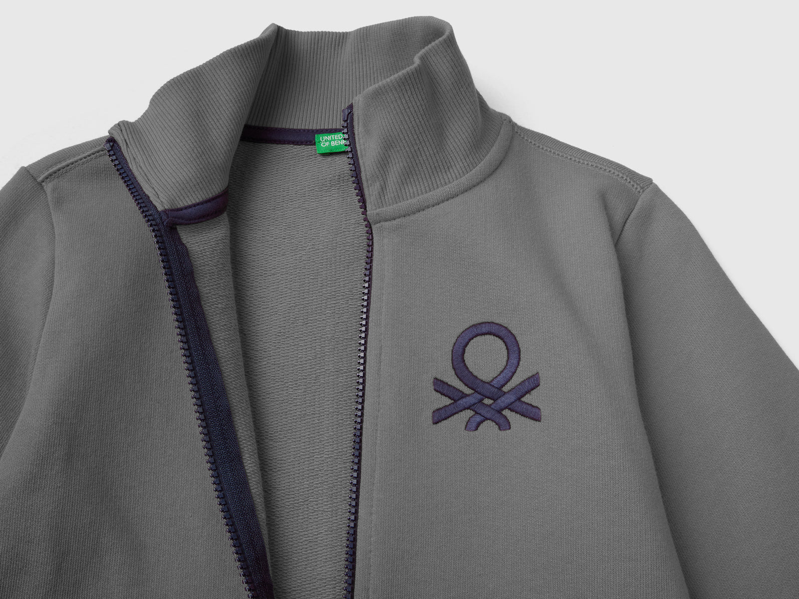 Felpa con zip in puro cotone da bambino grigio scuro 2 | Benetton Outlet