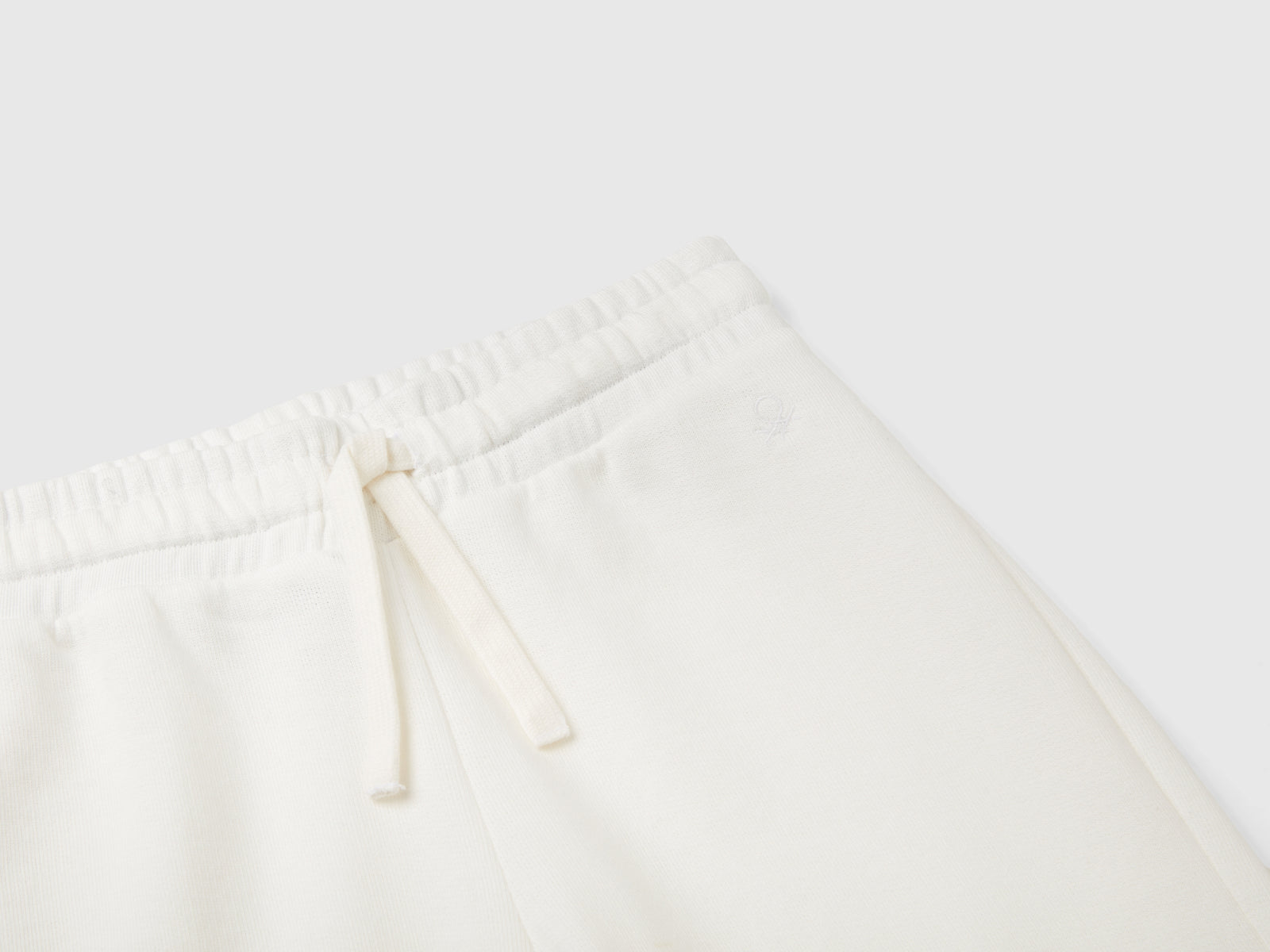 Pantaloni in felpa con logo da bambina bianco panna 3 | Benetton Outlet