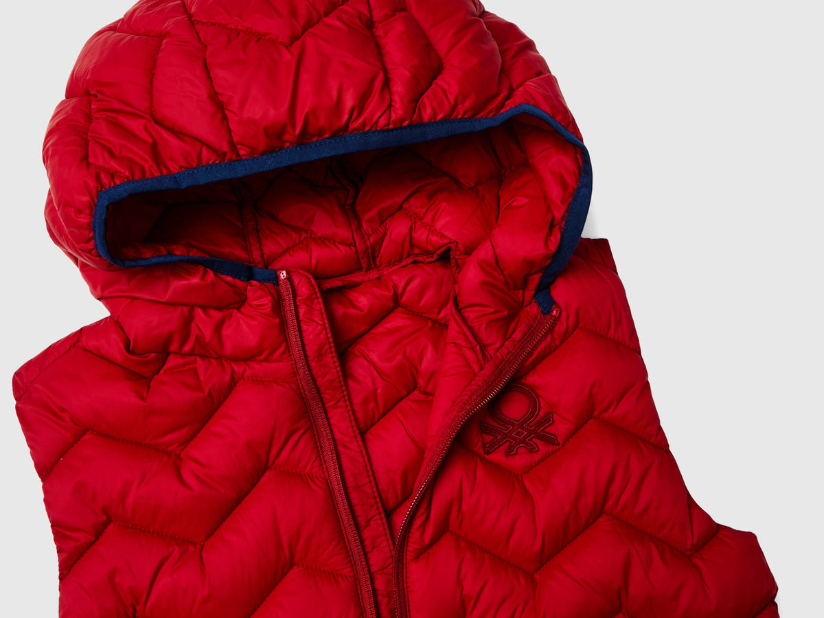 Gilet imbottito con cappuccio