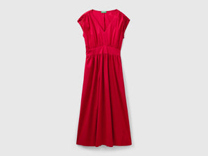 Vestito con scollo a V
