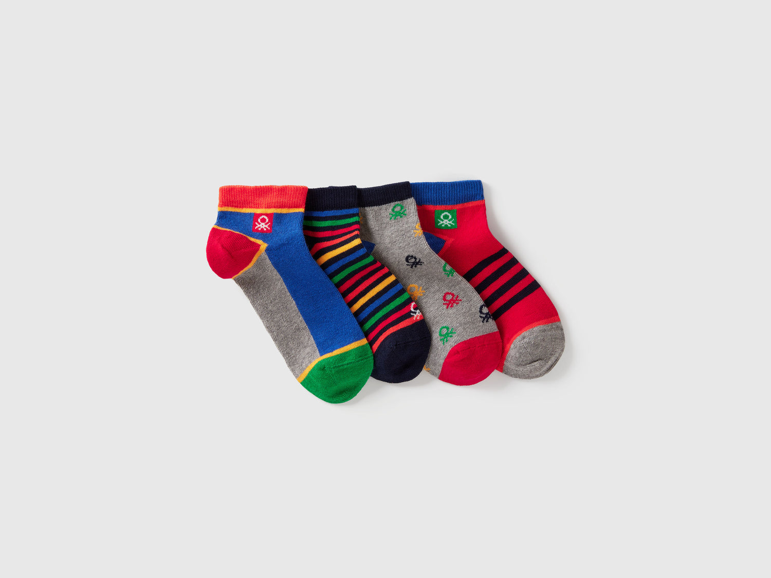 Quattro paia di calzini corti con logo da bambino multi-color | Benetton Outlet