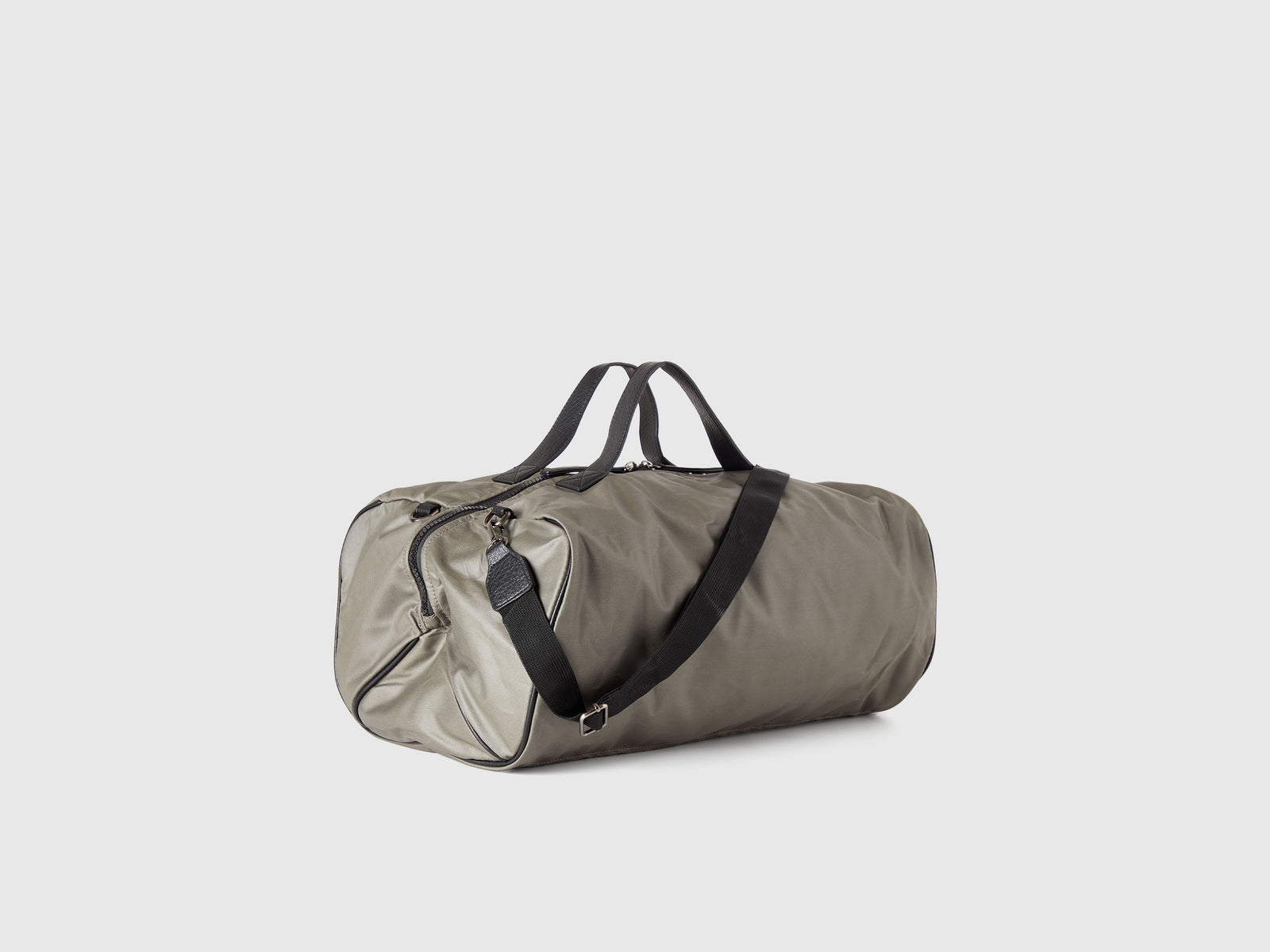 Borsone da viaggio in nylon da uomo verde militare 2 | Benetton Outlet