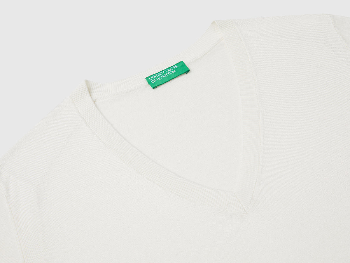 Maglia con scollo a V in misto seta