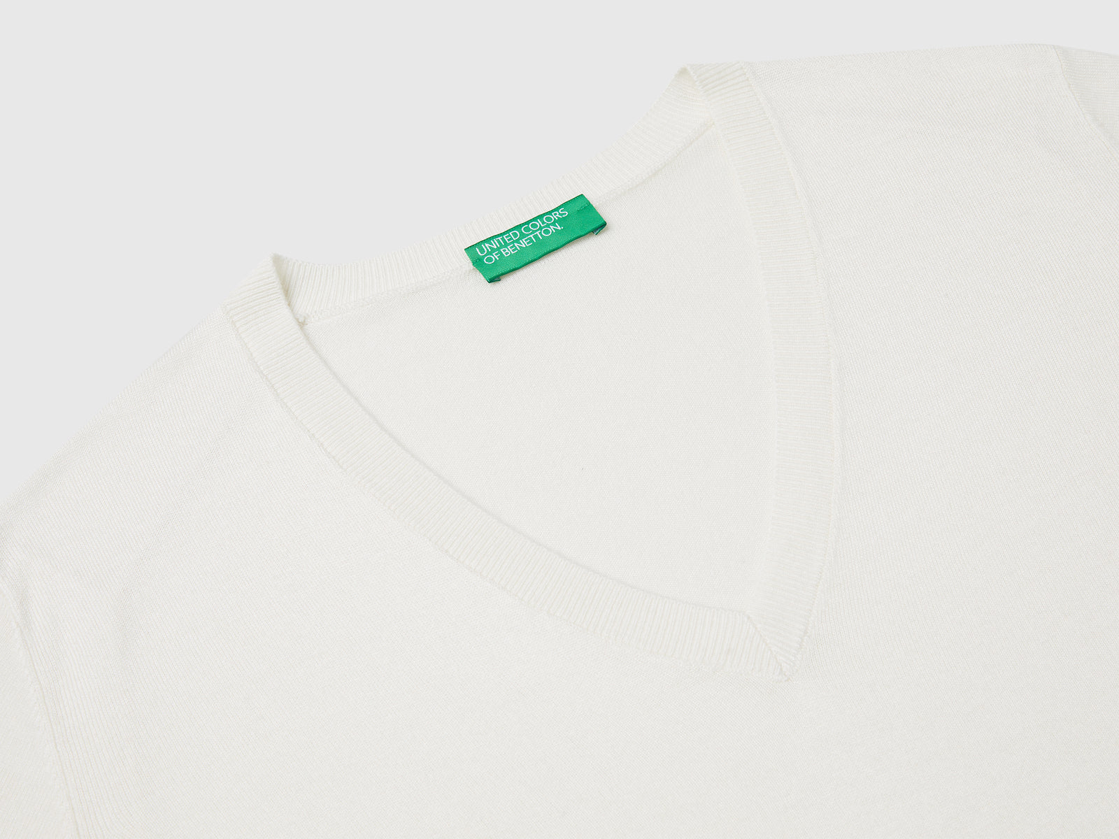 Maglia con scollo a V in misto seta da donna bianco panna 3 | Benetton Outlet