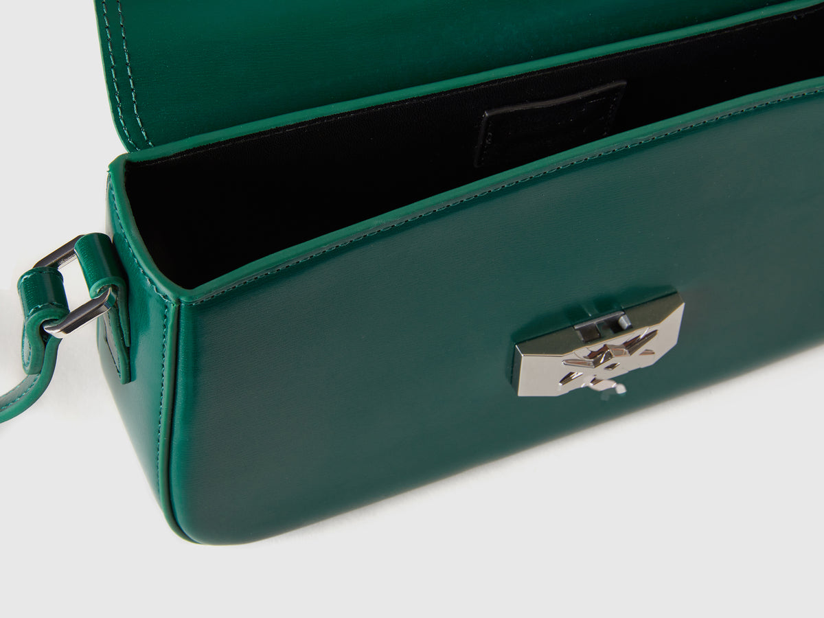 Borsa baguette effetto vernice