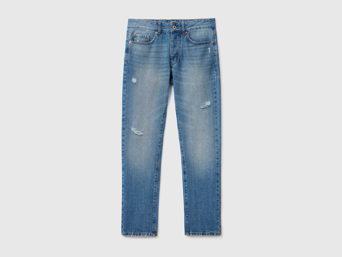 Jeans straight con rotture