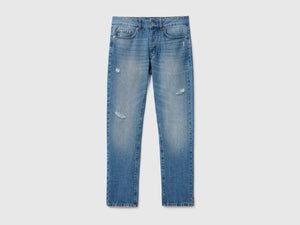 Jeans straight con rotture