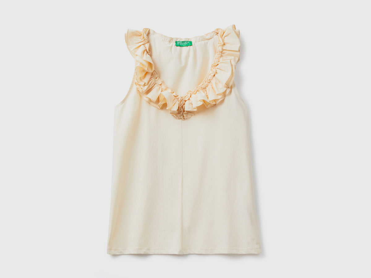 Top smanicato realizzato in puro cotone