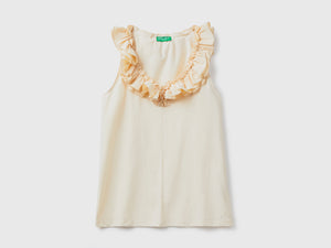 Top smanicato realizzato in puro cotone