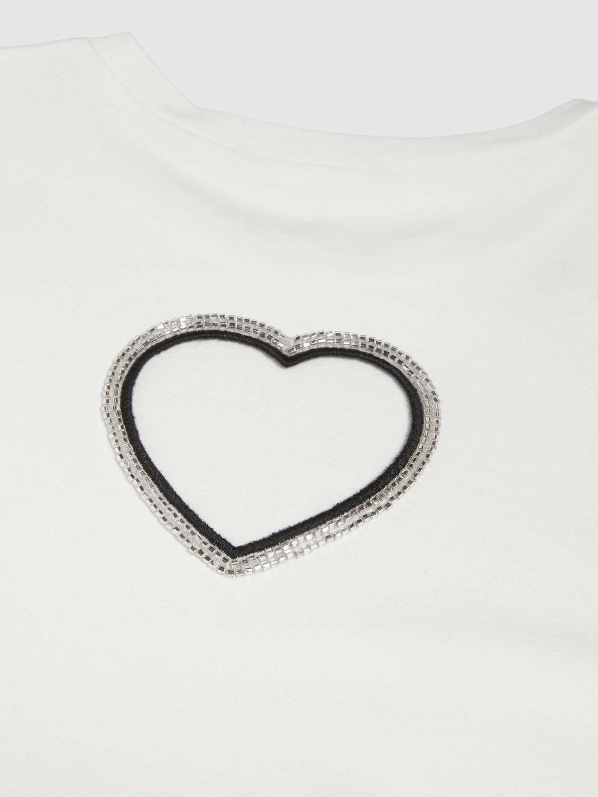 T-shirt con cuore cut-out