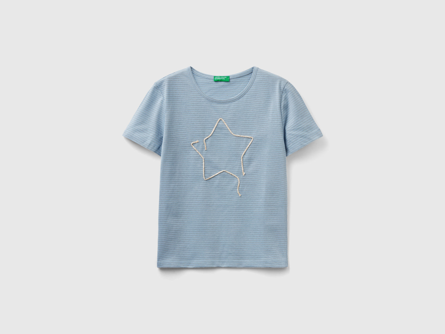 T-shirt con ricamo in corda da bambina celeste | Benetton Outlet