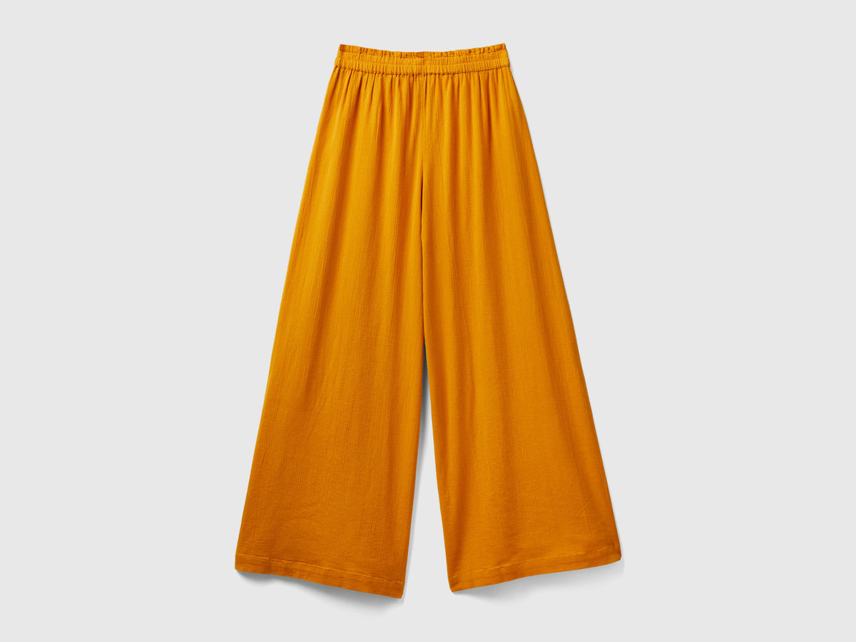 Pantaloni con gamba ampia