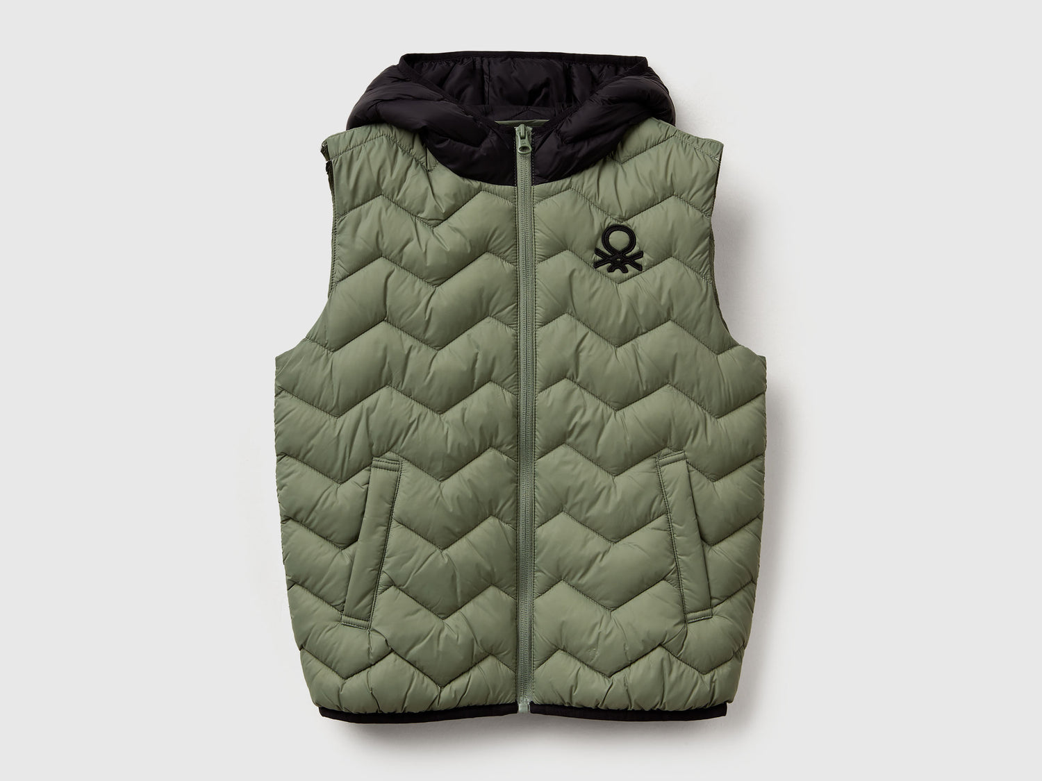 Gilet imbottito con cappuccio da bambino verde militare | Benetton Outlet