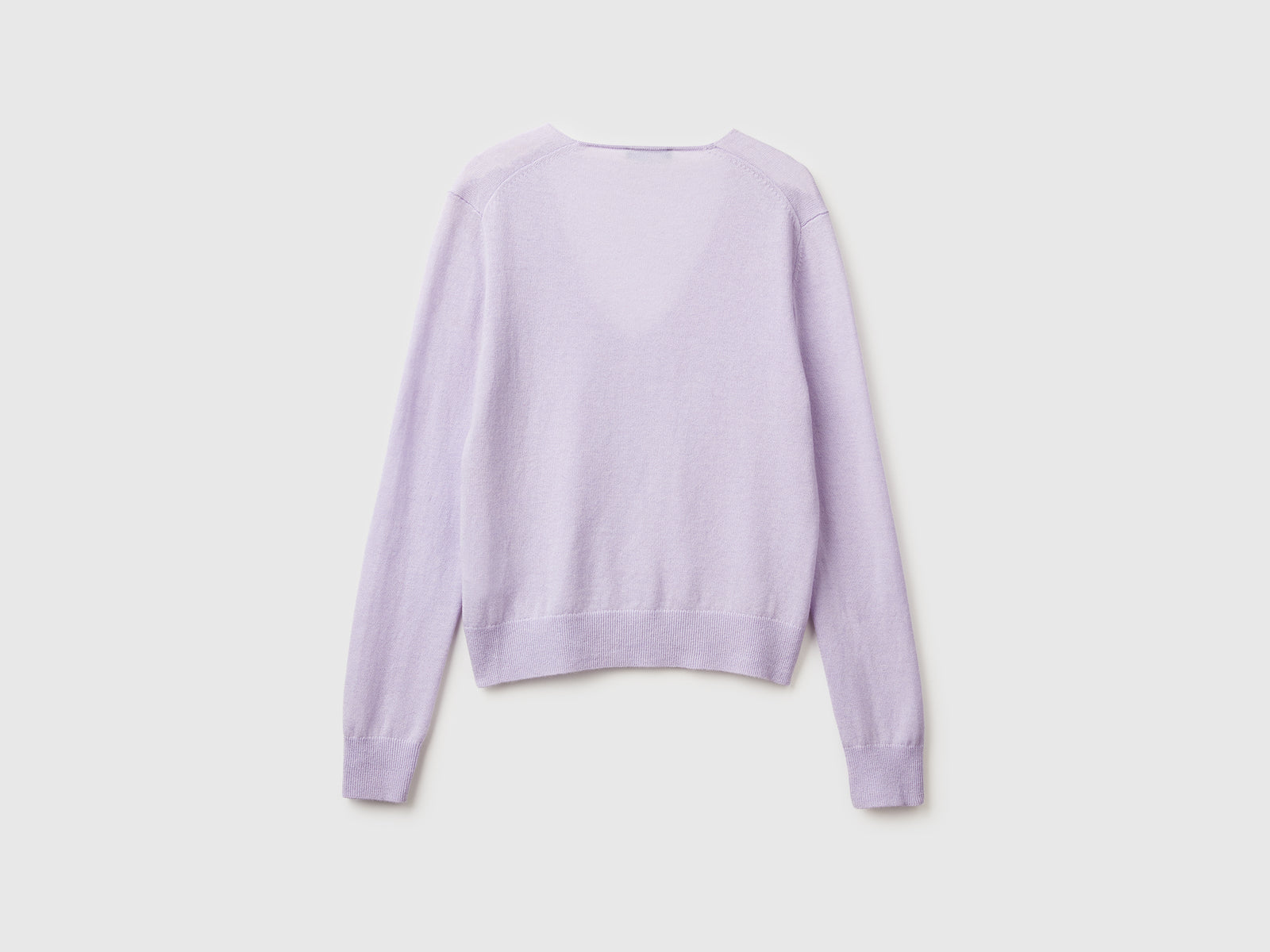 Maglione con scollo a V in pura lana Merino da donna lilla 2 | Benetton Outlet