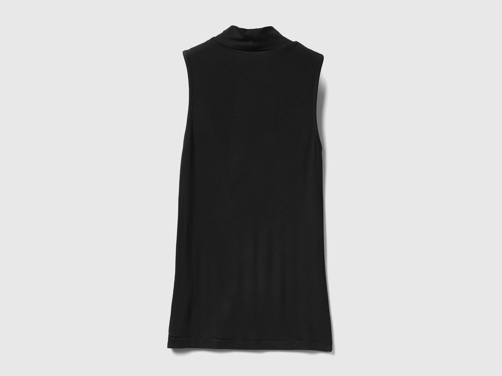 T-shirt smanicata con collo alto da donna nero 2 | Benetton Outlet