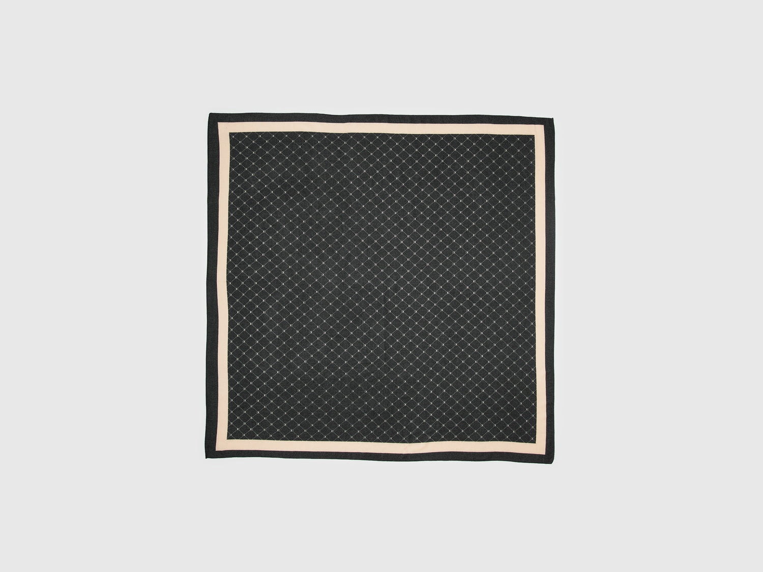 Foulard Monogram da donna nero | Benetton Outlet