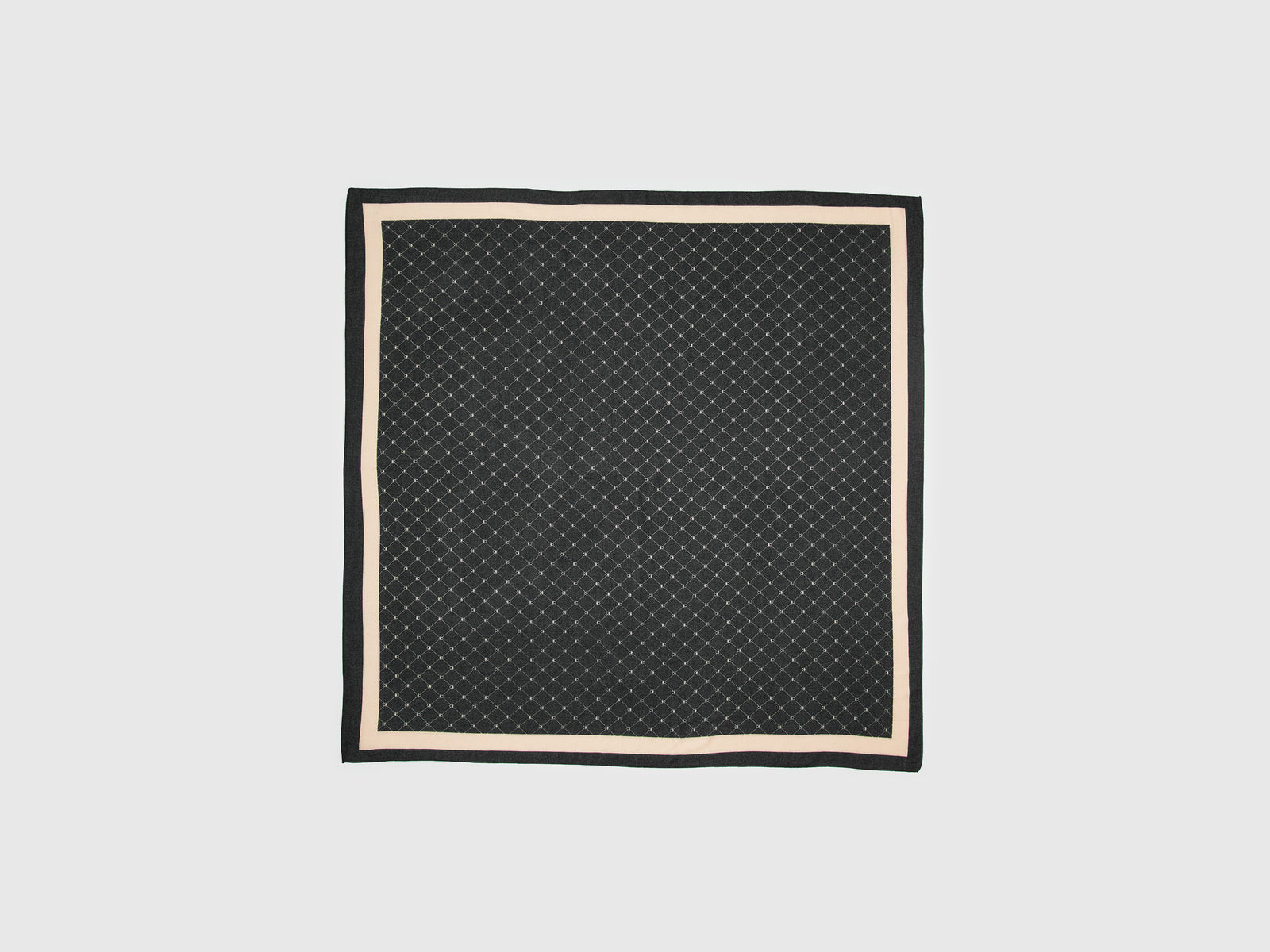 Foulard Monogram da donna nero | Benetton Outlet