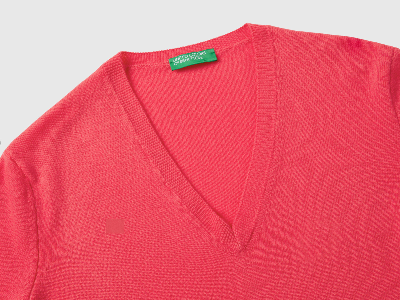 Maglia con scollo a V in pura lana Merino da donna fucsia 3 | Benetton Outlet