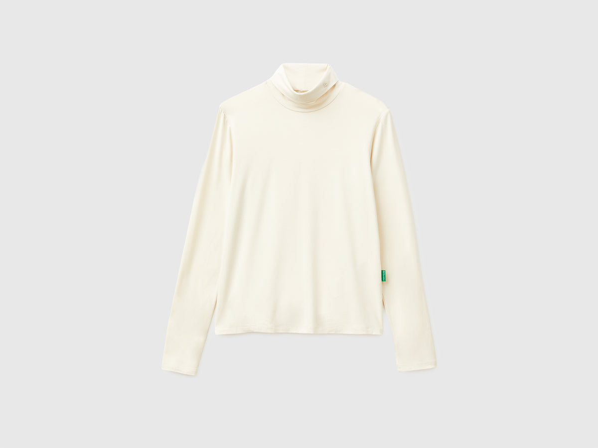 T-shirt dolcevita in viscosa stretch