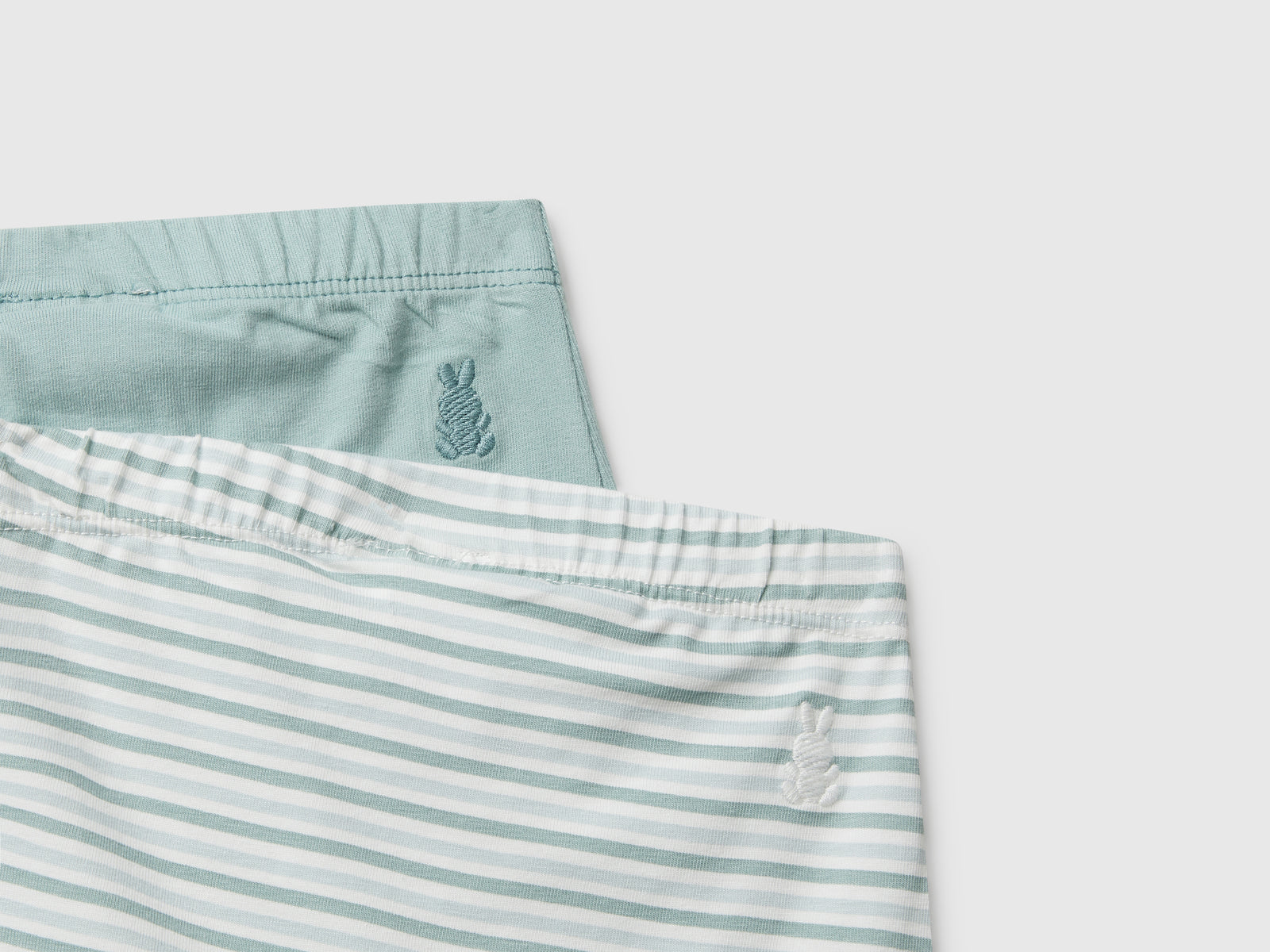 Due pantaloni in cotone da neonato verde acqua 3 | Benetton Outlet