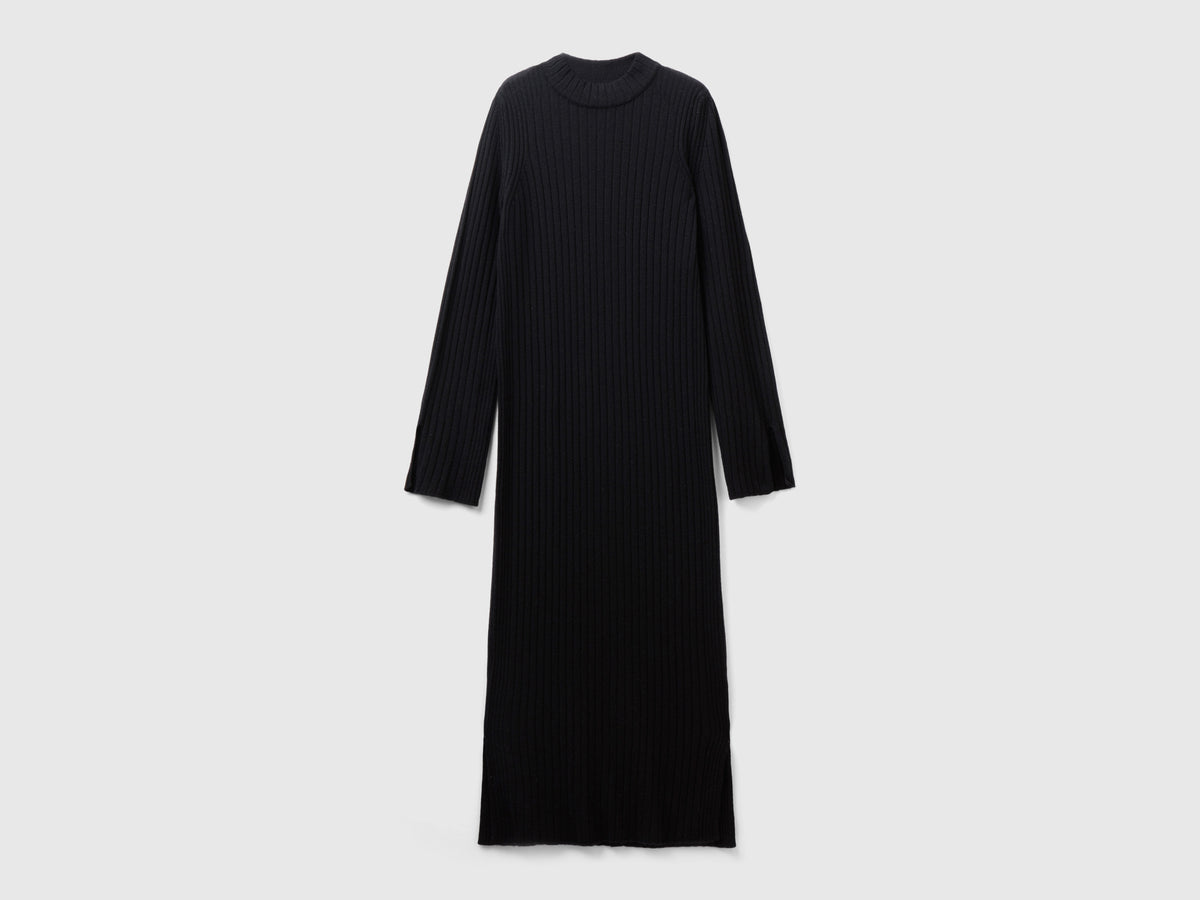 Vestito in maglia con spacchi