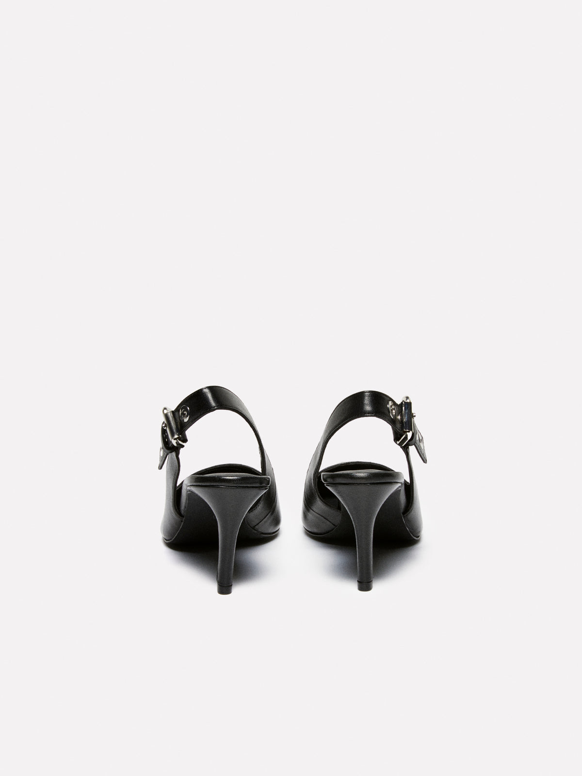 Décolleté in pelle con fibbia