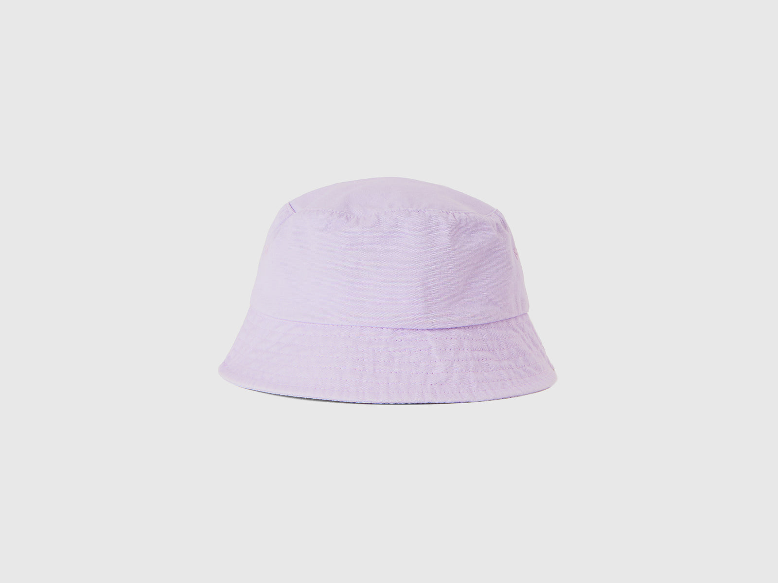 Cappellino alla pescatora con ricamo logo da bambino lilla 2 | Benetton Outlet