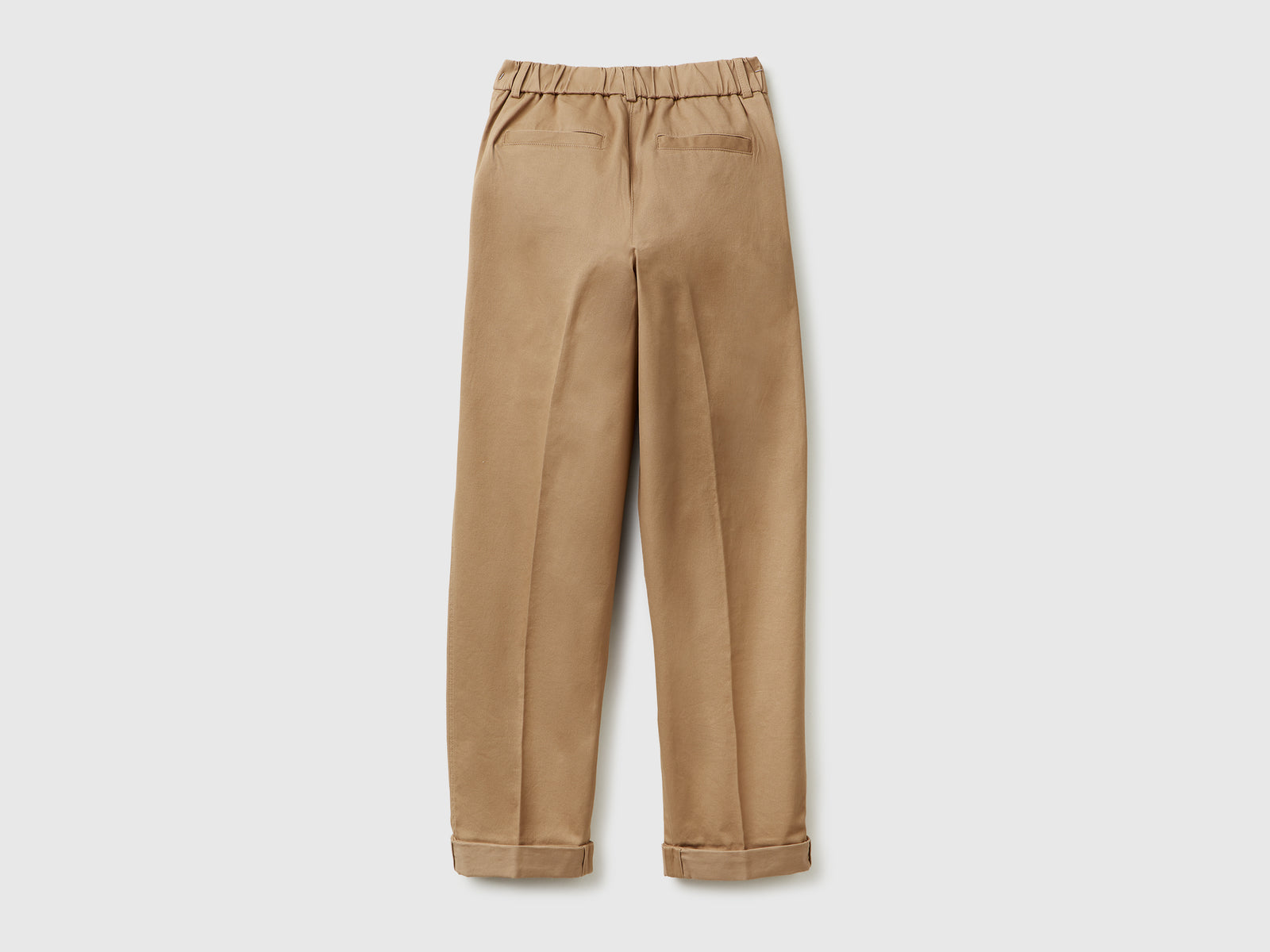 Pantaloni con risvolto in cotone stretch da donna cammello 2 | Benetton Outlet