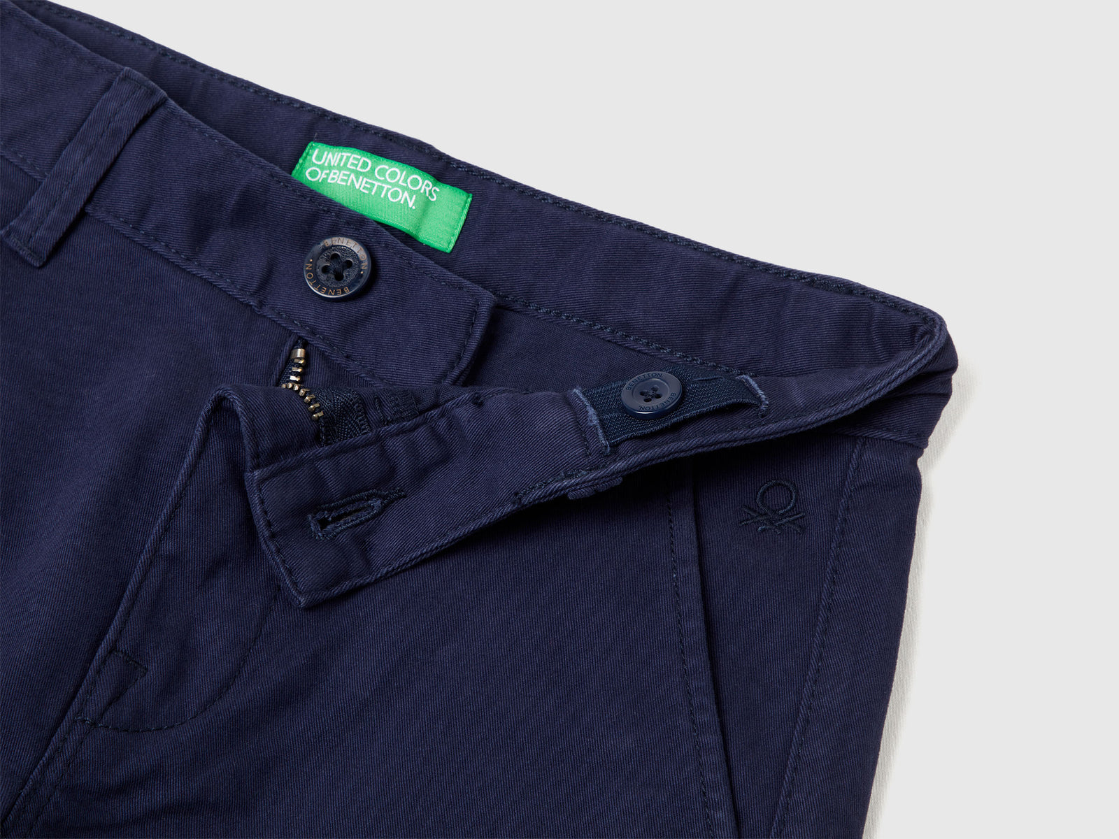 Chino slim fit in cotone stretch da bambino blu scuro 3 | Benetton Outlet