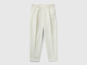 Pantaloni cropped in velluto a coste