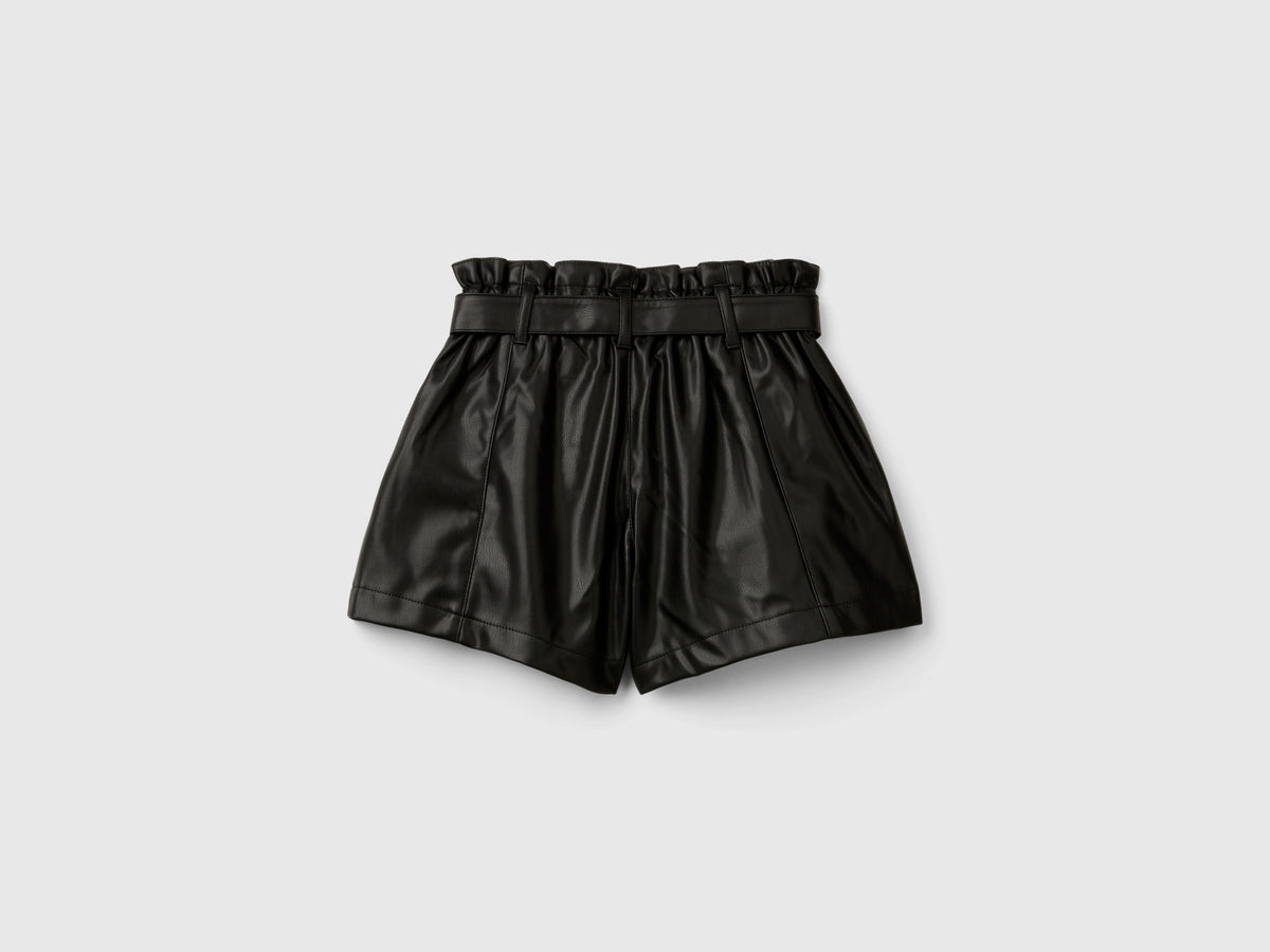 Shorts in tessuto spalmato