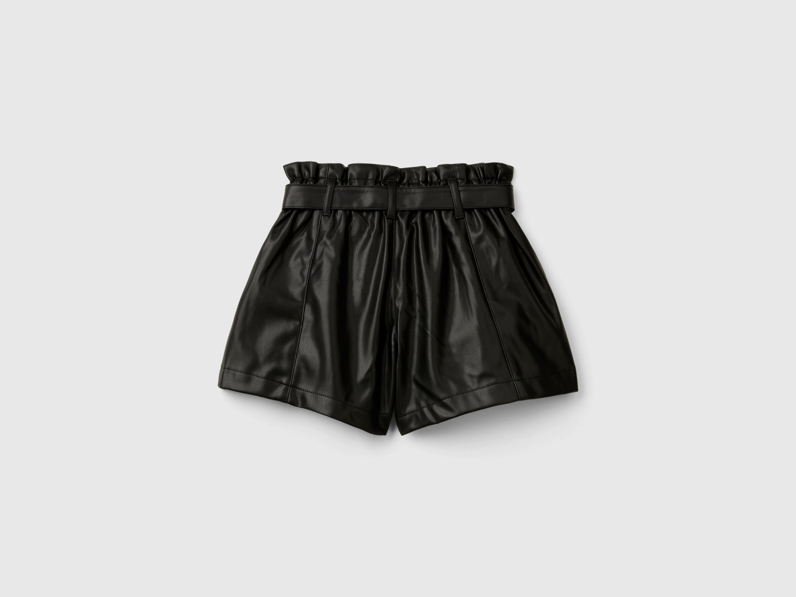 Shorts in tessuto spalmato da bambina nero 2 | Benetton Outlet