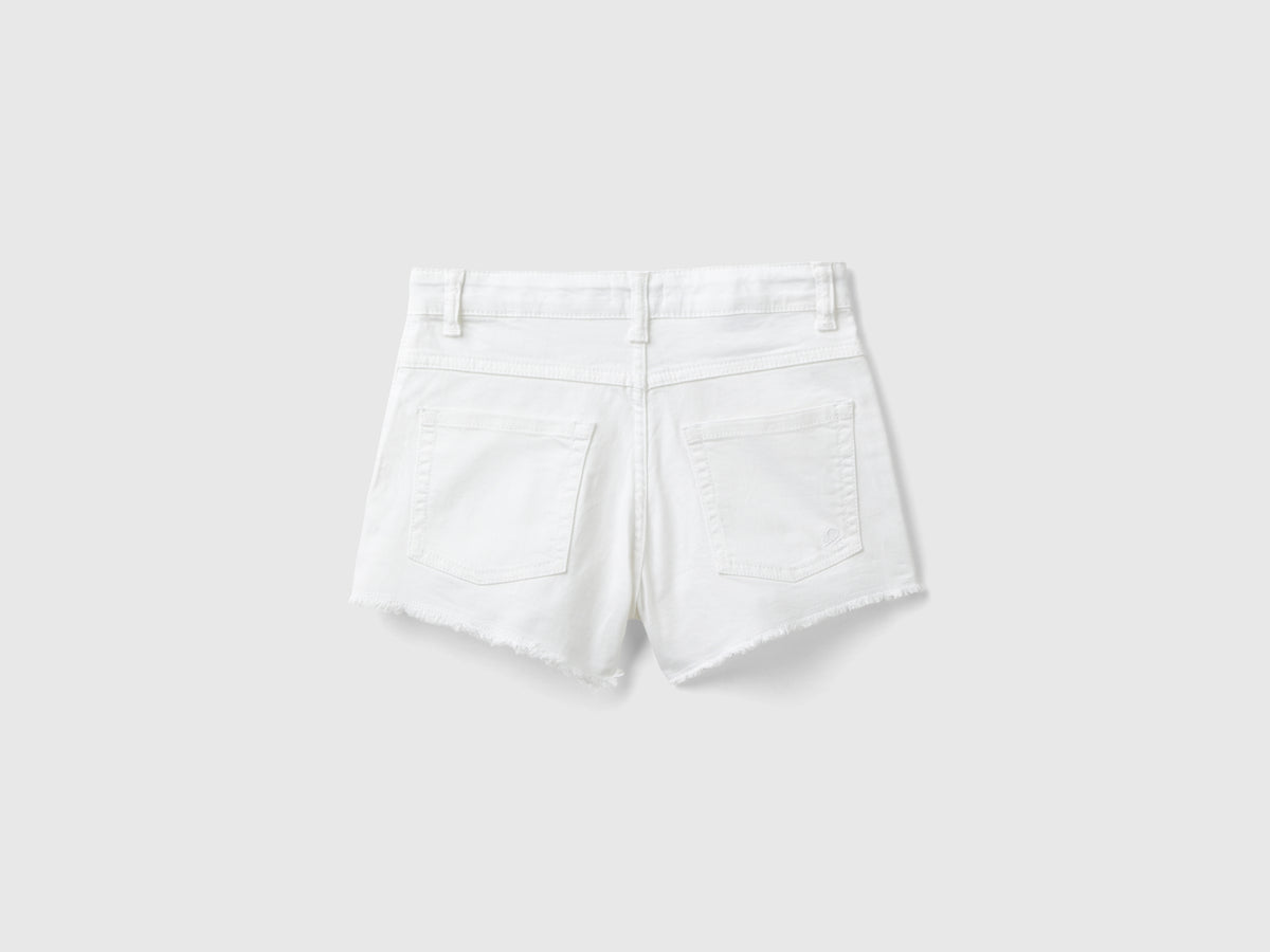 Shorts sfrangiati in cotone stretch