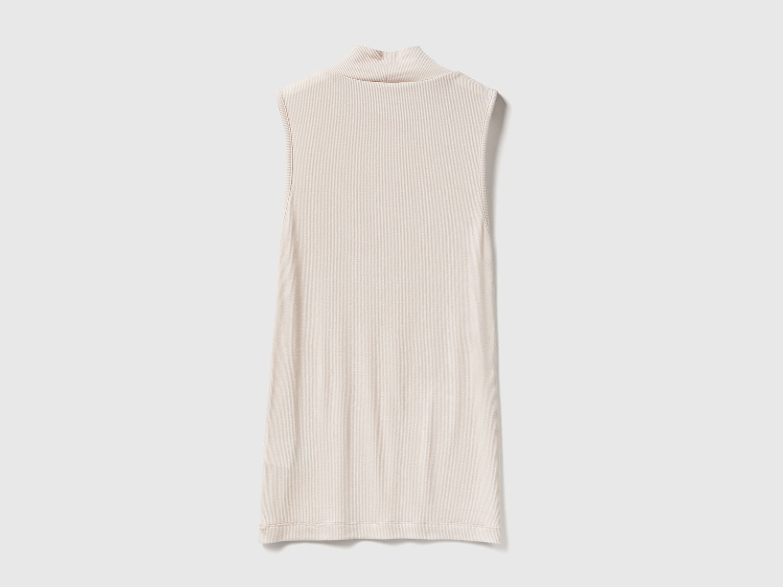 T-shirt smanicata con collo alto da donna beige 2 | Benetton Outlet