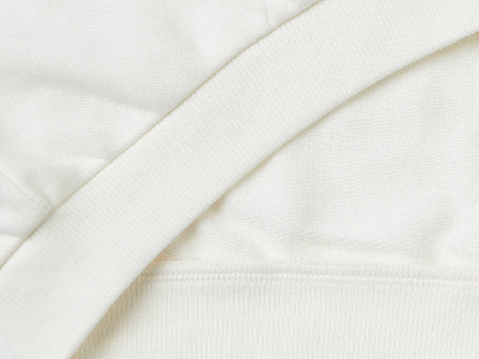 Felpa con applicazione effetto petali da bimba bianco panna 2 | Benetton Outlet