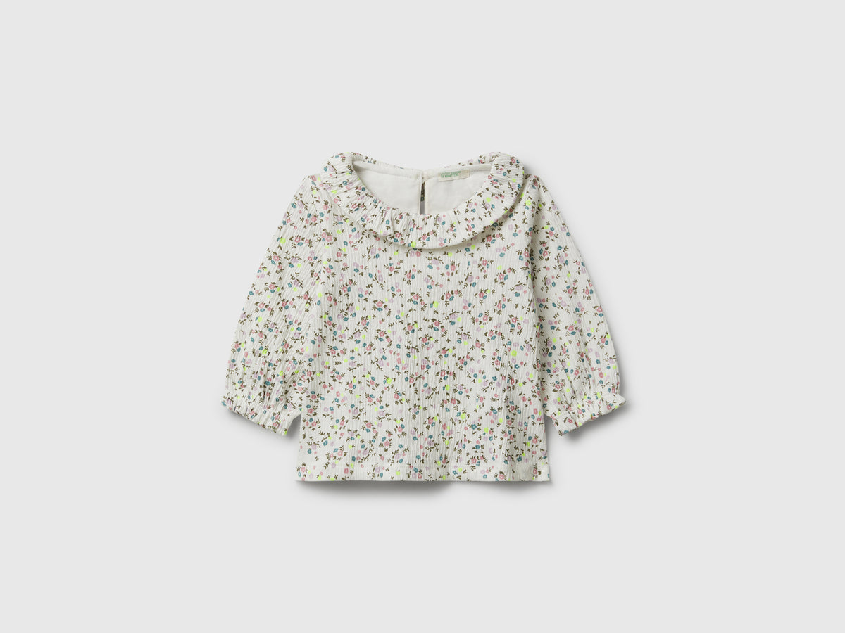 T-shirt a fiori con colletto