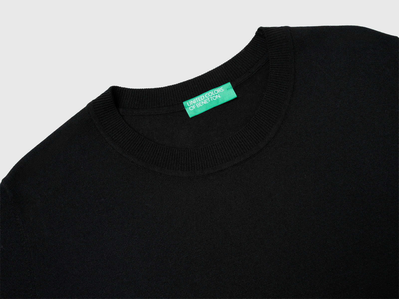 Maglia manica corta in misto seta da donna nero 3 | Benetton Outlet