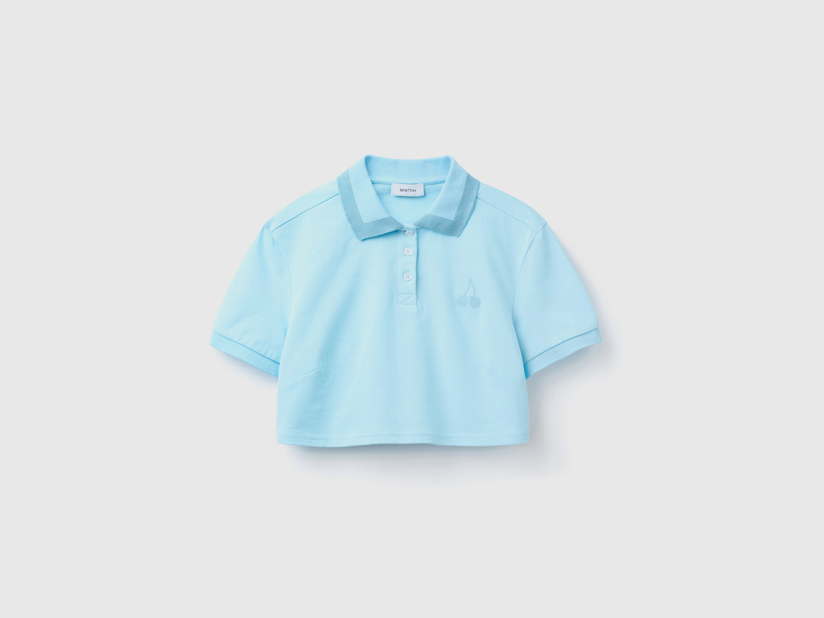 Polo cropped con ricamo frutta