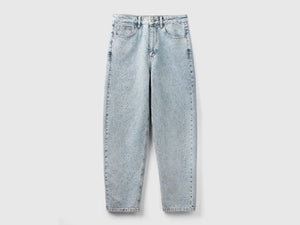 Jeans carrot fit con strass
