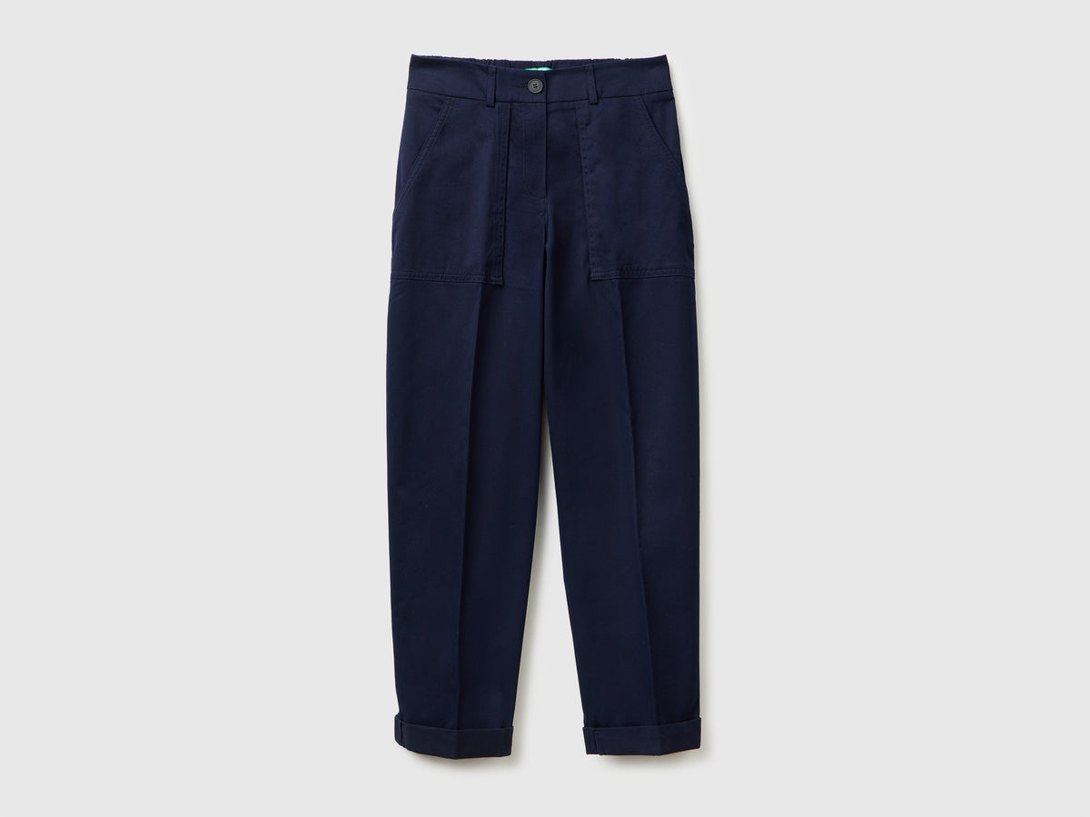 Pantaloni con risvolto in cotone stretch